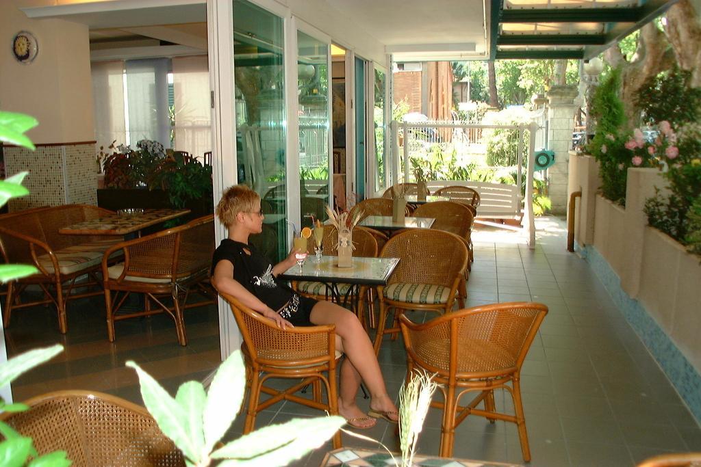 Hotel Kadett Rímini Exterior foto